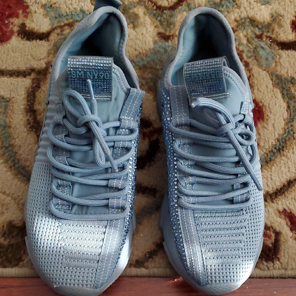 Steve Madden Gray Athletic Shoes with Sleek Design